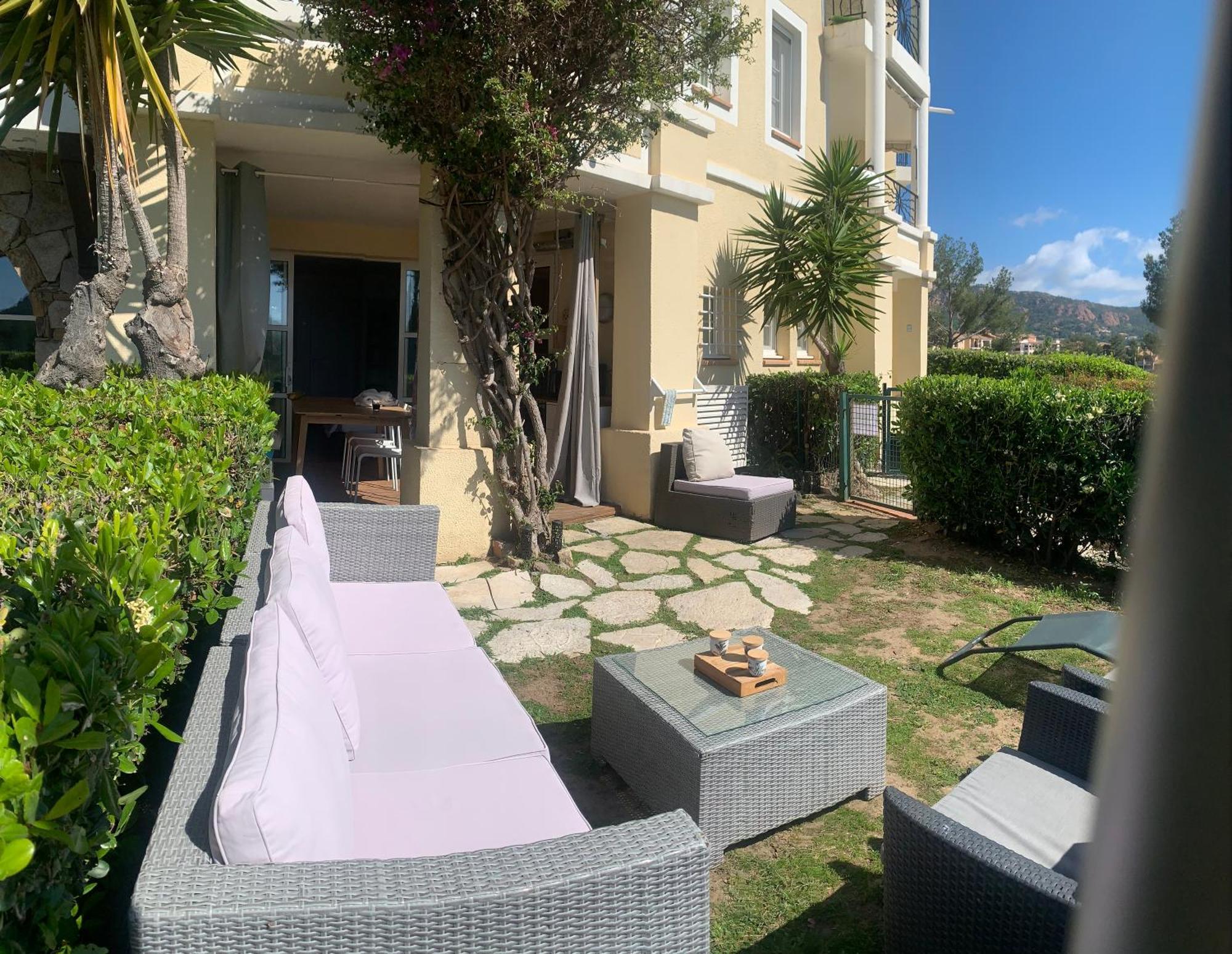 T2 En Rez De Jardin Privatif Cloture , Cap Esterel Pierre Et Vacances ,Piscine Chauffee Des Le 05 Avril Au 02 Novembre Saint-Raphaël Екстериор снимка